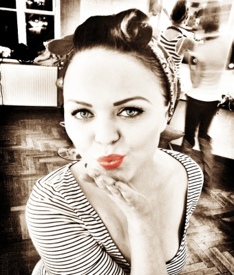 pin up lady