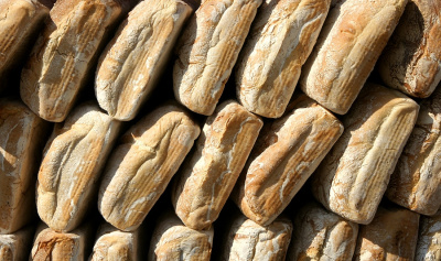 607