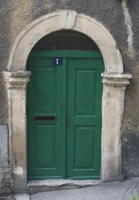 809