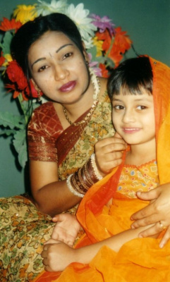The sweetest moment of Mom & Daughter