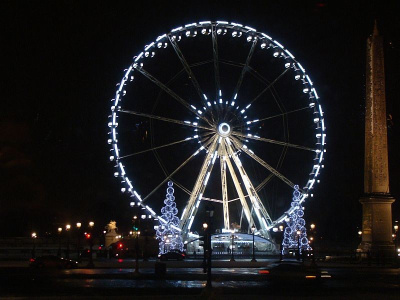 Symbolicznie i nieśmiało Boże Narodzenie na Place de Concorde