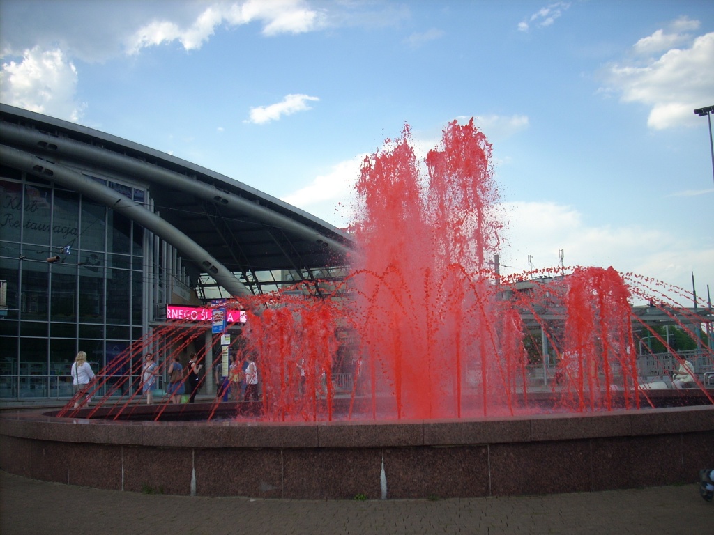 fontanna koło Spodka [Katowice] grosik wrzuć