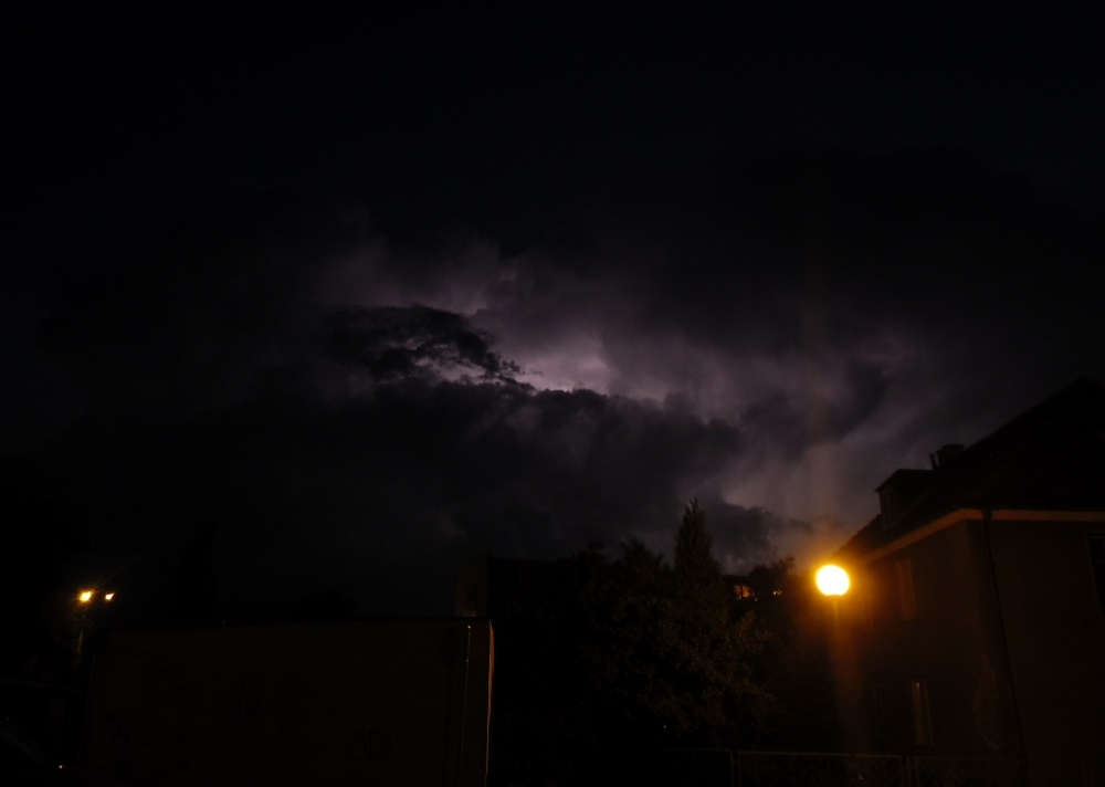 I zagniewał się Pan. I zagrzmiał srodze.