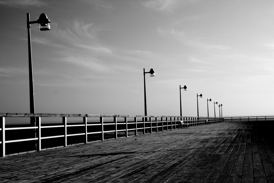 deski dudnią moimi krokami