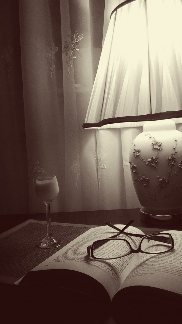 Są ta­kie chwi­le, w których człowiek przy­tuliłby się na­wet do jeża. [J.Bułatowicz]