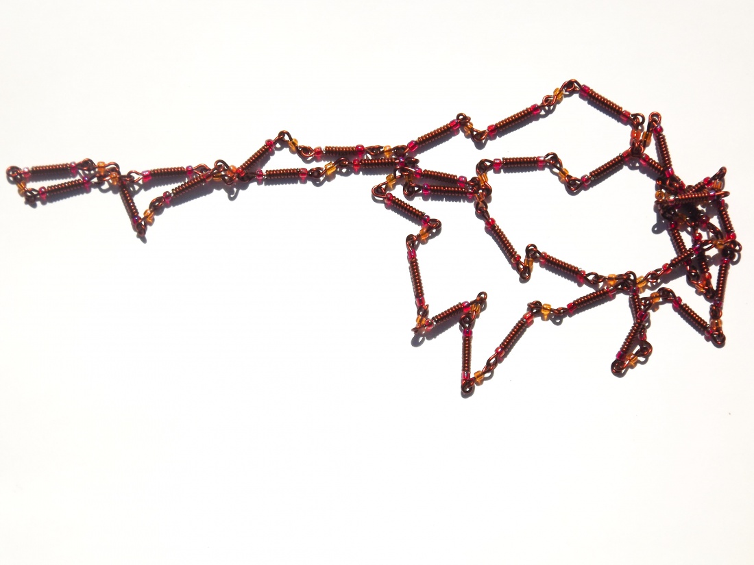 październikowy taniec (miedziany łańcuszek z czerwonymi i pomarańczowymi koralikami)