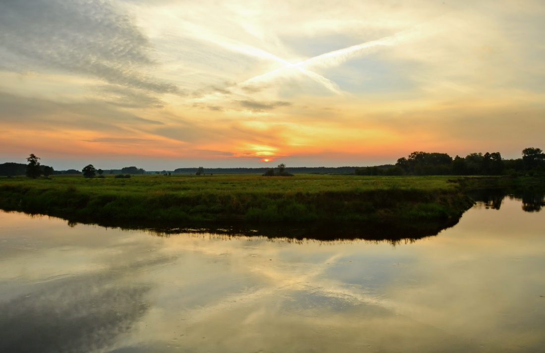 Zachód słońca nad rzeką