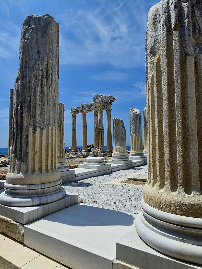 Pod błękitnym niebem