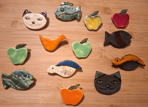 broszki ceramiczne kolorowe.. kolorowe..