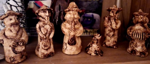 na ludowo - orkiestra z solist(k)ą, wysokość "na dłoń", glina