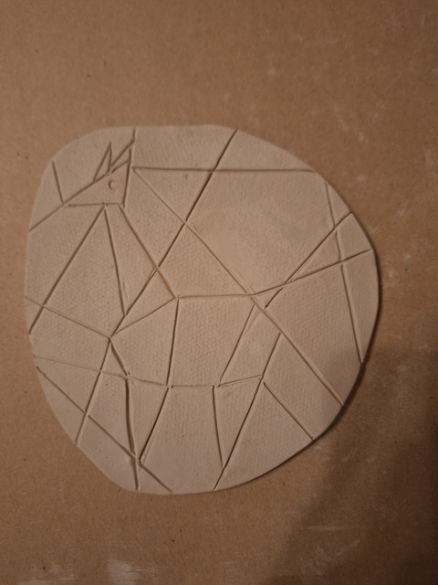 Przygotowanie do mozaiki - trochę widać, co to będzie po poszkliwieniu i wypale :)